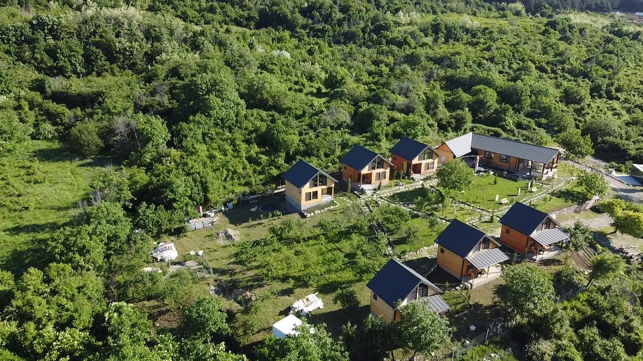 Căsuțe în pădure
