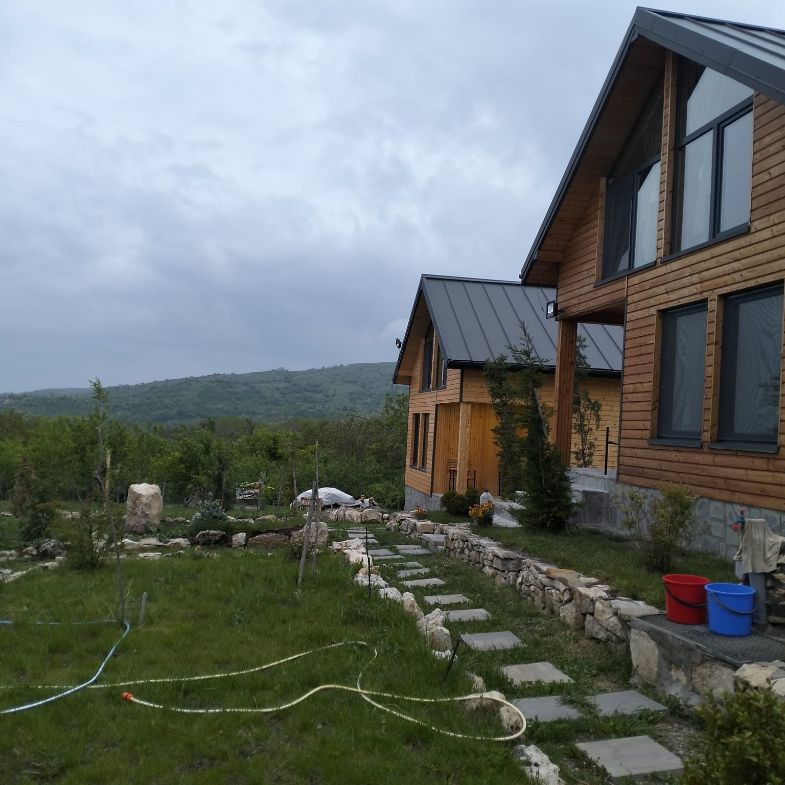 Căsuțe cu vedere spre munte