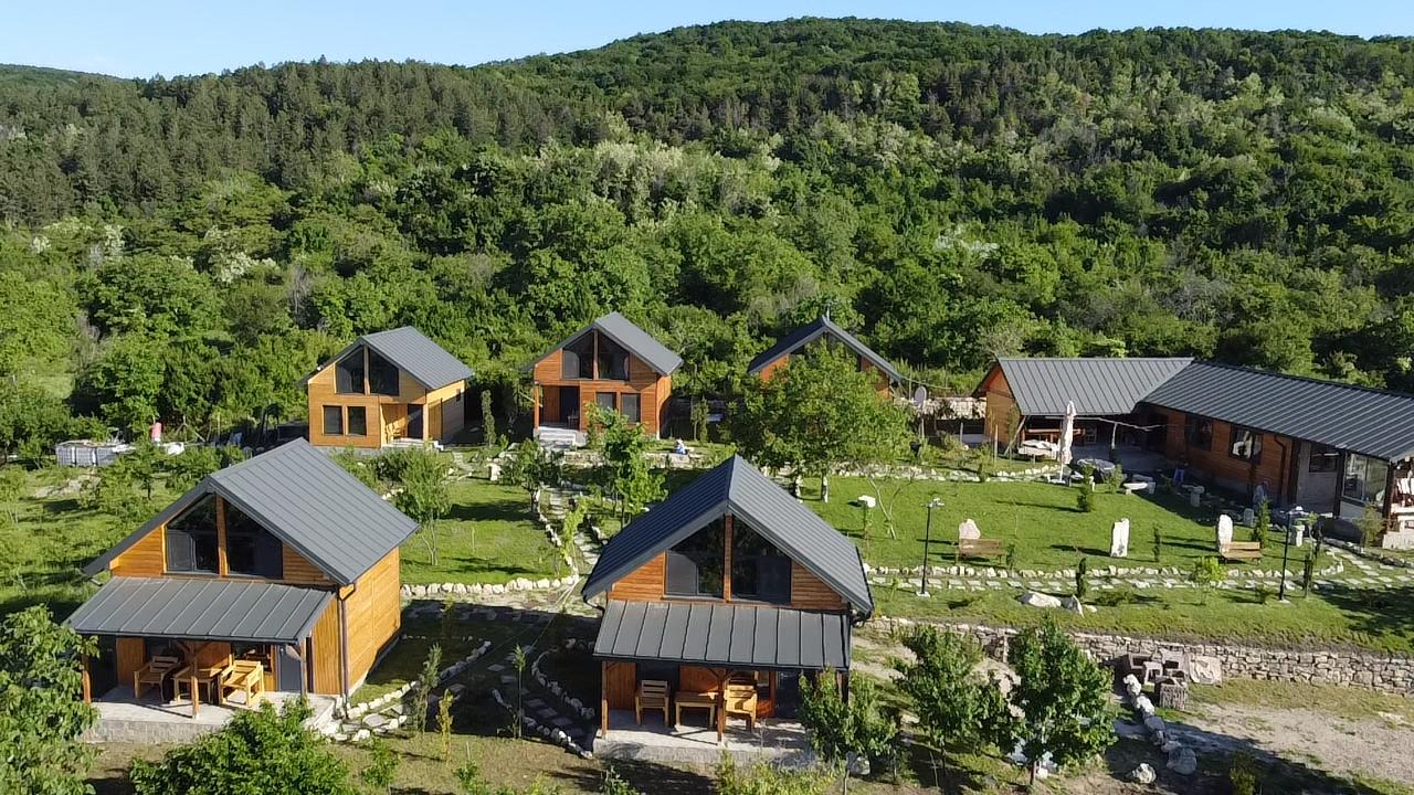 6 căsuțe cu terase